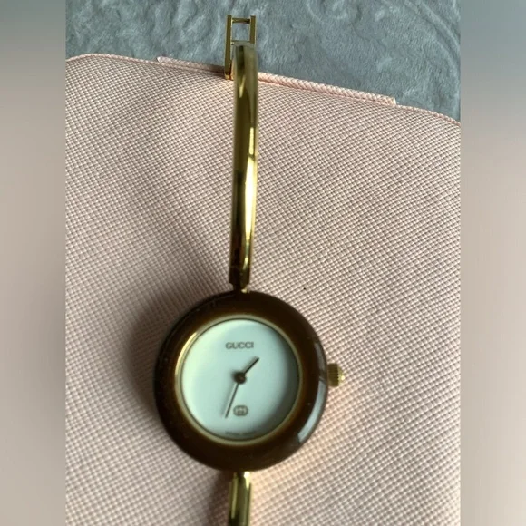 GUCCI bangle watch with set of bezels🧡🤍💙❤️ - Picture 9 of 10